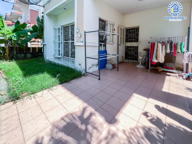 *****บ้านแฝดมือสองนนทบุรี ม.บุรีรมย์ วงแหวนฯ-ปิ่นเกล้า (ซ.วัดพระเงิน) เนื้อที่ 36.3 ตร.ว. ฟังก์ชัน 3 ห้องนอน 2 ห้องน้ำ 1 ที่จอดรถ บ้านต่อเติมครัวแล้ว บนทำเลดี ใกล้เซ็นทรัลเวสต์เกต, รถไฟฟ้าสายสีม่วง "สถานีตลาดบางใหญ่" และทางด่วน "ศรีรัช" ในราคาสุดพิเศษ!